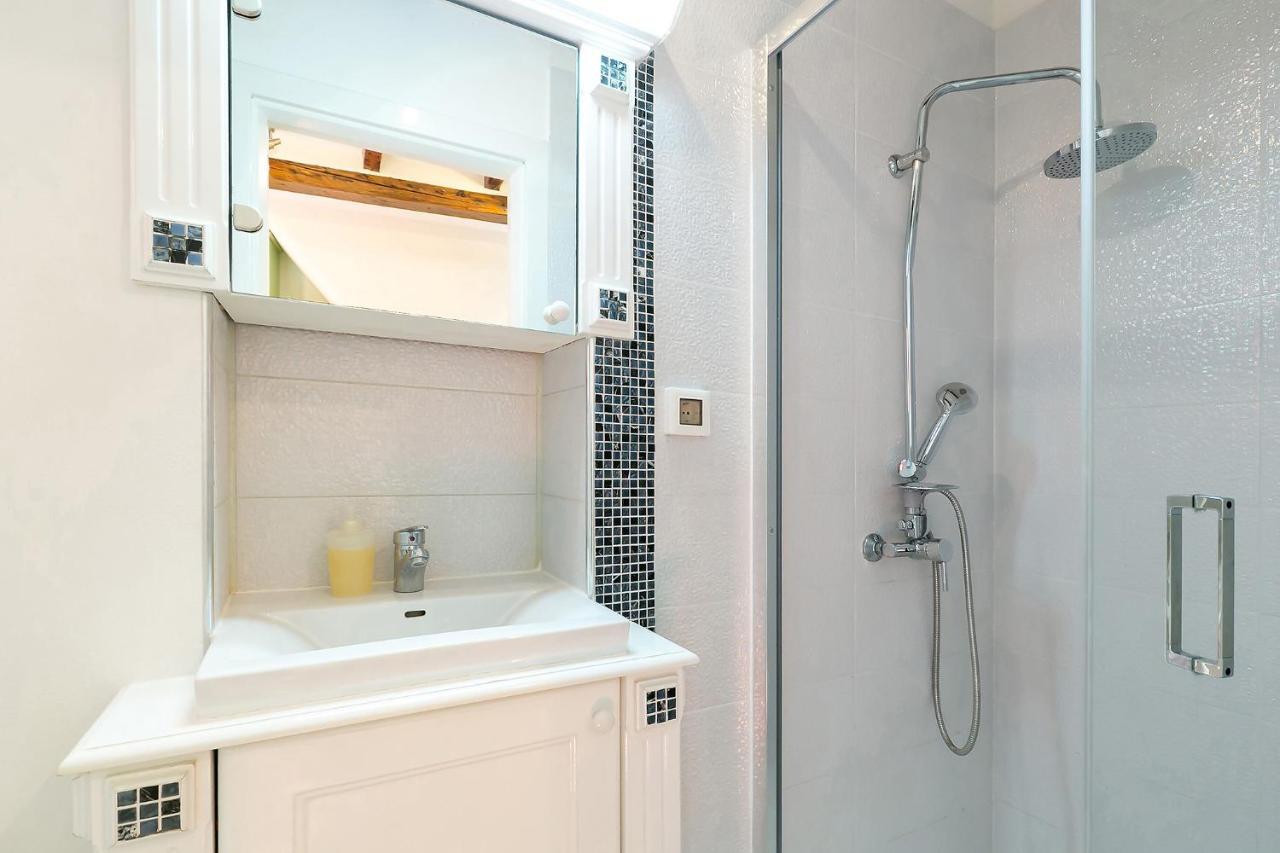 By Irundo Apartment *